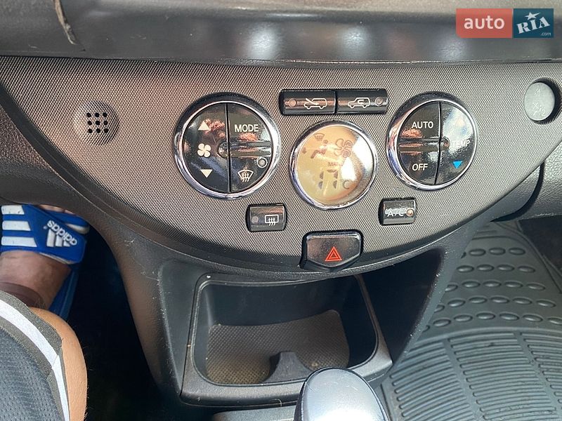 Хэтчбек Nissan Note 2006 в Ровно