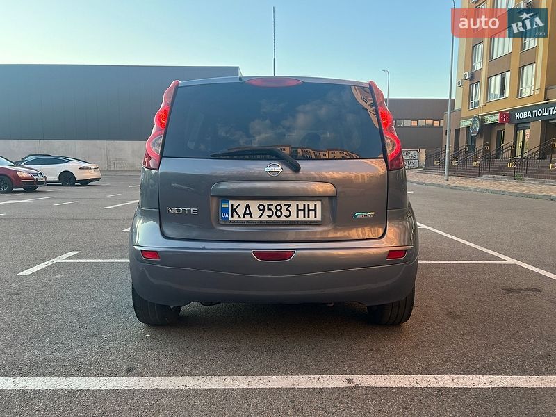 Хэтчбек Nissan Note 2010 в Вишневом фото 11 Хэтчбек Nissan Note 2010 в Вишневом