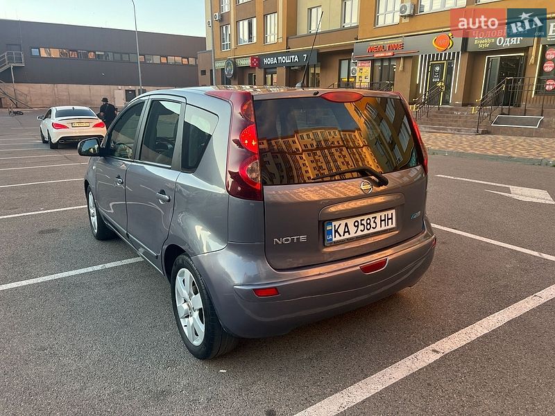 Хэтчбек Nissan Note 2010 в Вишневом фото 14 Хэтчбек Nissan Note 2010 в Вишневом