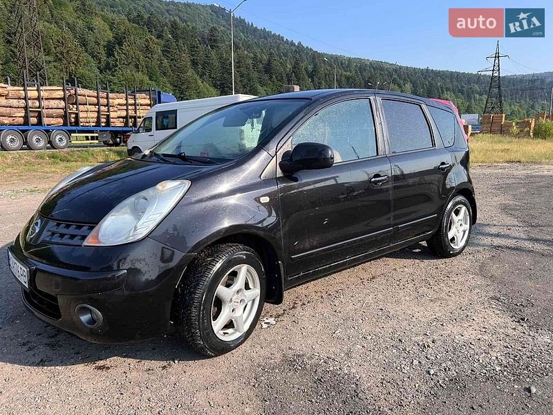 Хэтчбек Nissan Note 2008 в Сколе