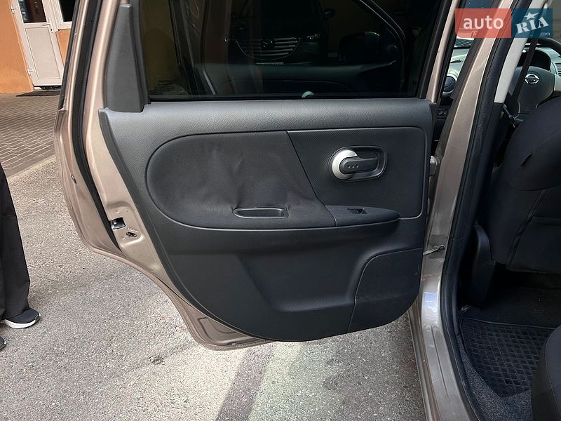 Хэтчбек Nissan Note 2010 в Киеве