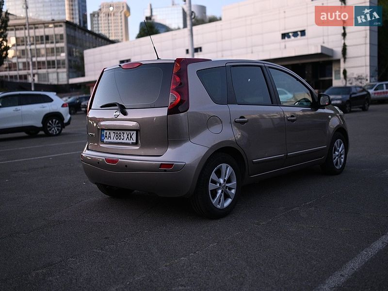 Хэтчбек Nissan Note 2010 в Киеве