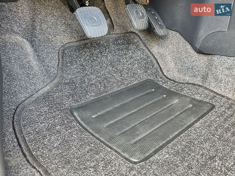 Хетчбек Nissan Note 2009 в Житомирі