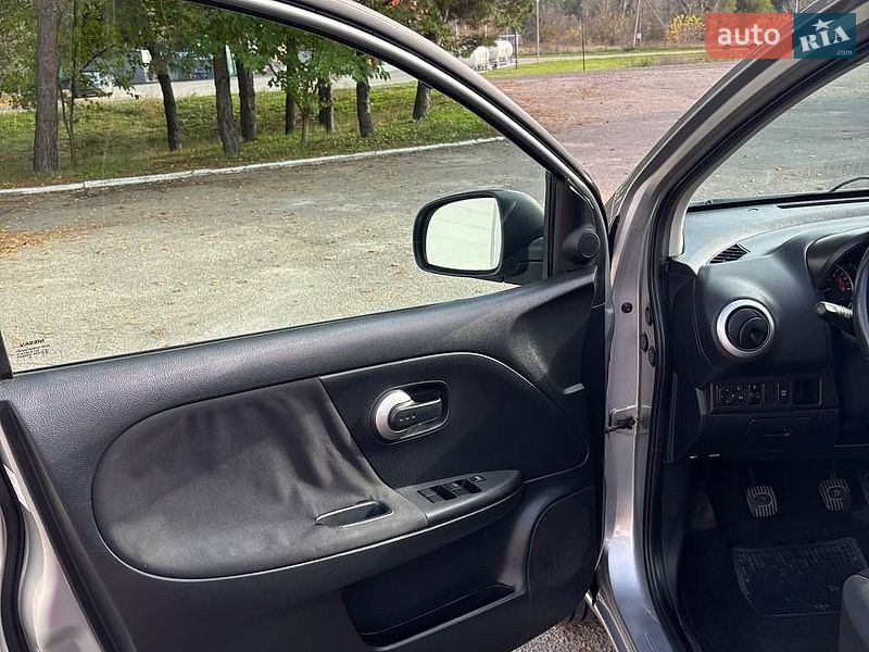 Хэтчбек Nissan Note 2009 в Полтаве