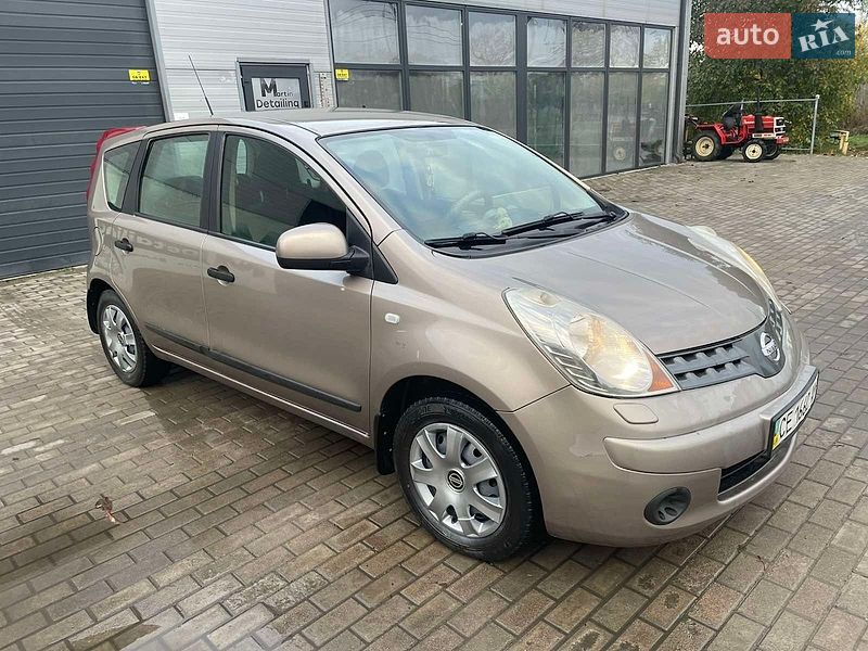 Хетчбек Nissan Note 2008 в Чернівцях