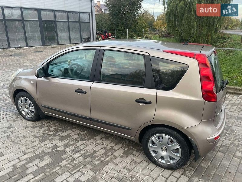 Хетчбек Nissan Note 2008 в Чернівцях