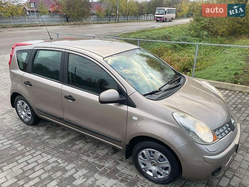 Хетчбек Nissan Note 2008 в Чернівцях