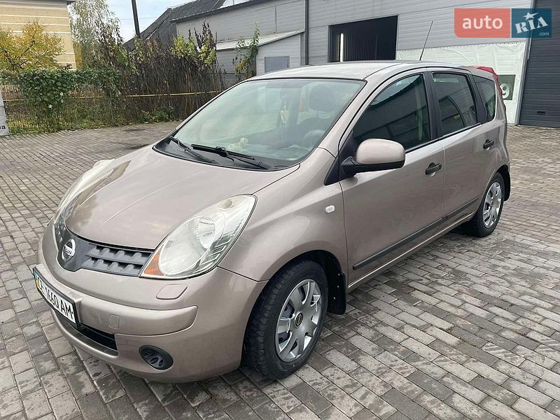 Хетчбек Nissan Note 2008 в Чернівцях