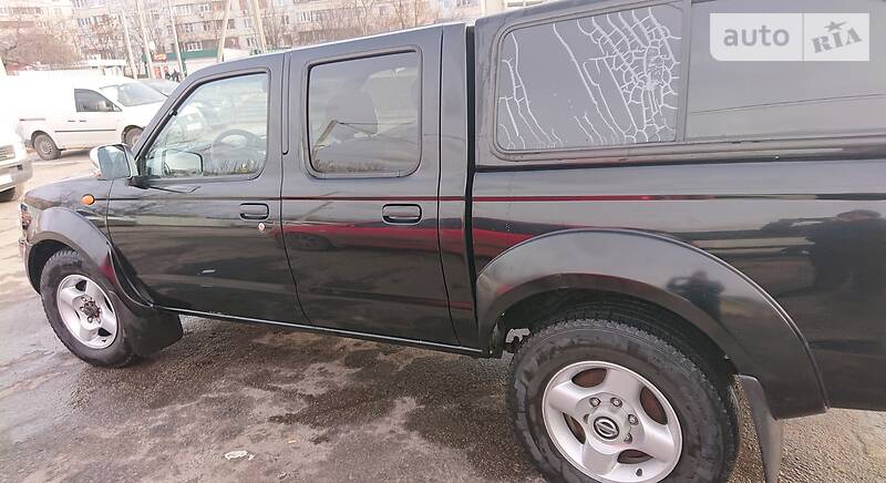 Позашляховик / Кросовер Nissan NP300 2010 в Харкові