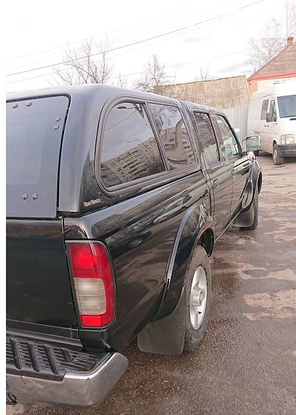 Позашляховик / Кросовер Nissan NP300 2010 в Харкові