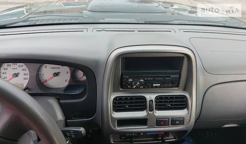 Позашляховик / Кросовер Nissan NP300 2010 в Харкові