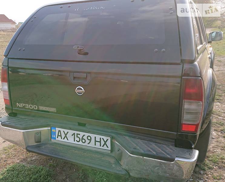 Позашляховик / Кросовер Nissan NP300 2010 в Харкові
