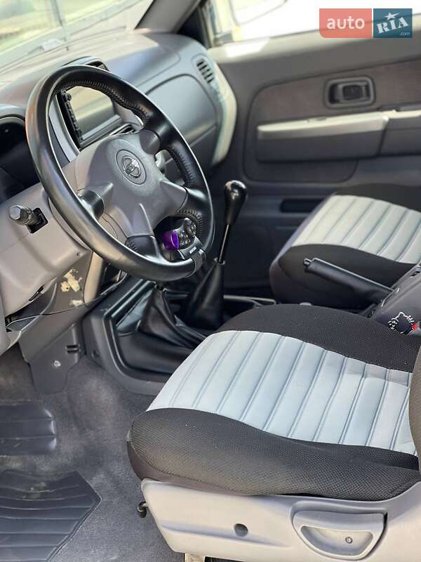 Пікап Nissan NP300 2011 в Києві