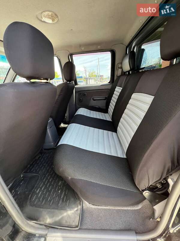 Пікап Nissan NP300 2011 в Києві