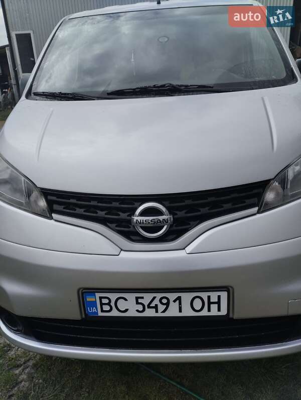 Мінівен Nissan NV200 2015 в Яворові