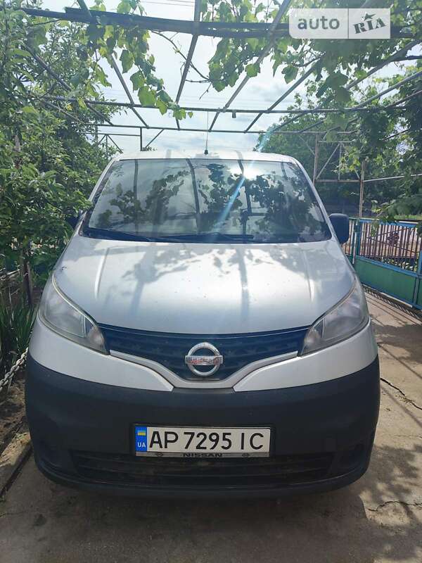 Мінівен Nissan NV200 2013 в Запоріжжі