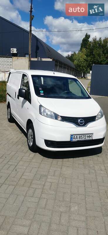 Грузовой фургон Nissan NV200 2014 в Киеве