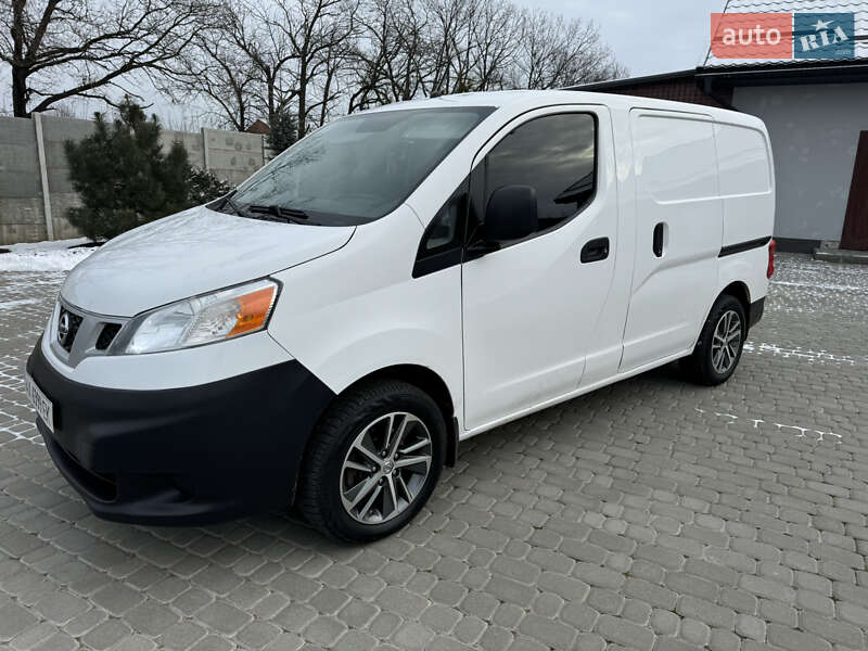 Вантажопасажирський фургон Nissan NV200 2016 в Харкові