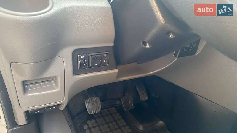 Мінівен Nissan NV200 2011 в Мукачевому