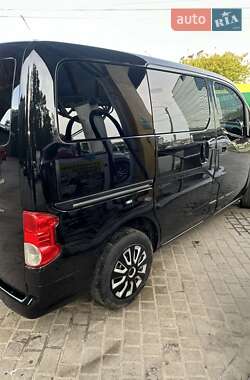 Мінівен Nissan NV200 2012 в 