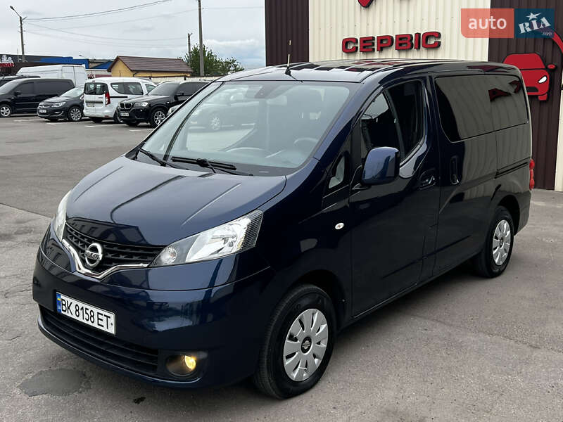 Минивэн Nissan NV200 2012 в 