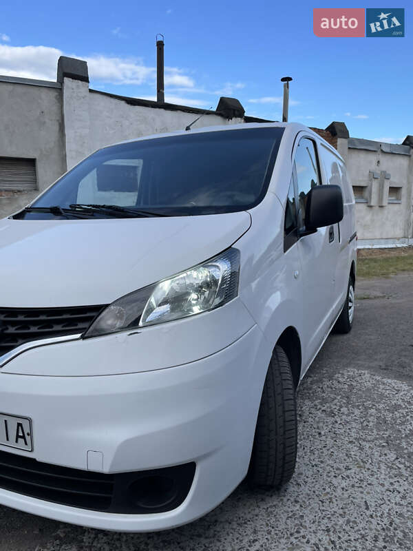 Грузовой фургон Nissan NV200 2016 в Львове