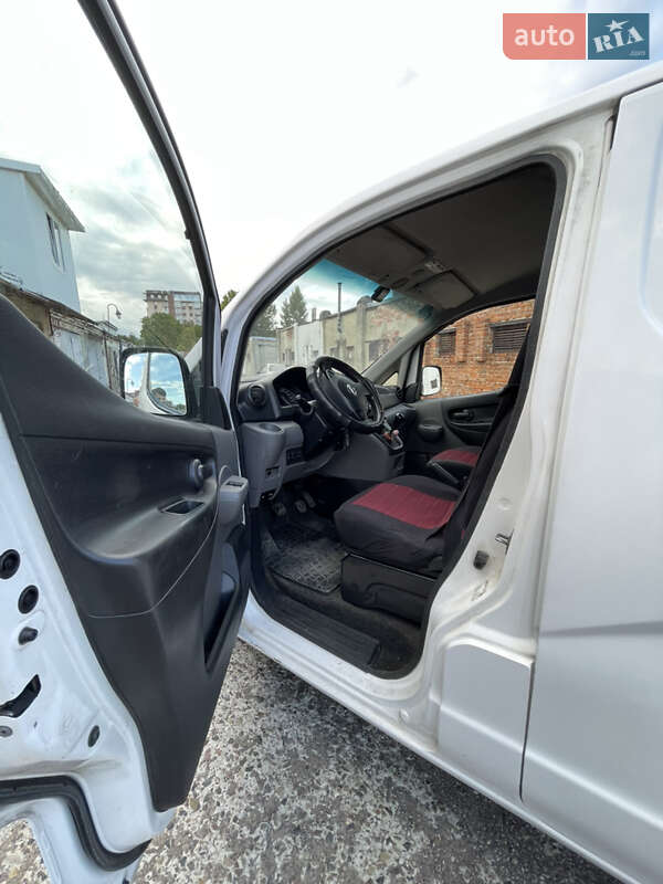Грузовой фургон Nissan NV200 2016 в Львове