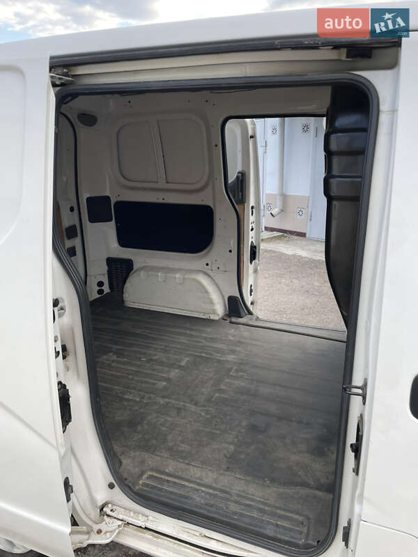 Грузовой фургон Nissan NV200 2016 в Львове