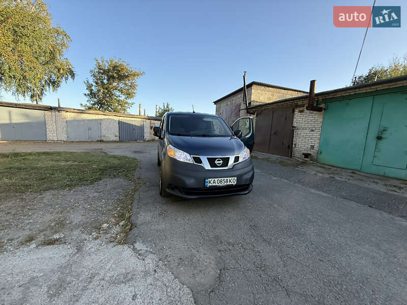 Вантажний фургон Nissan NV200 2017 в Києві