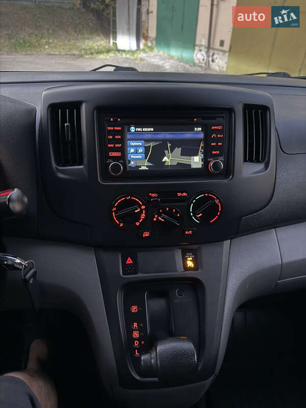 Вантажний фургон Nissan NV200 2017 в Києві