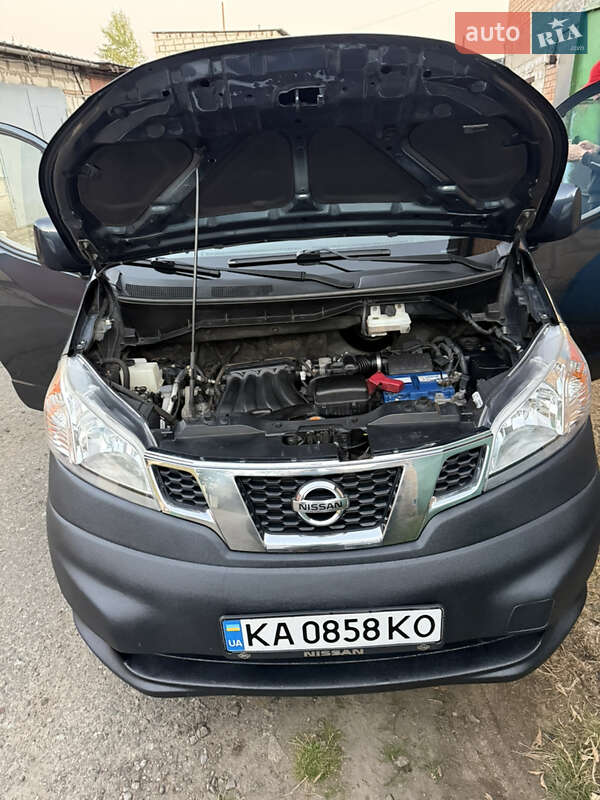 Вантажний фургон Nissan NV200 2017 в Києві