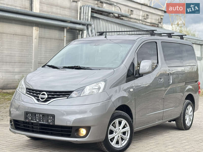 Nissan NV200 2011