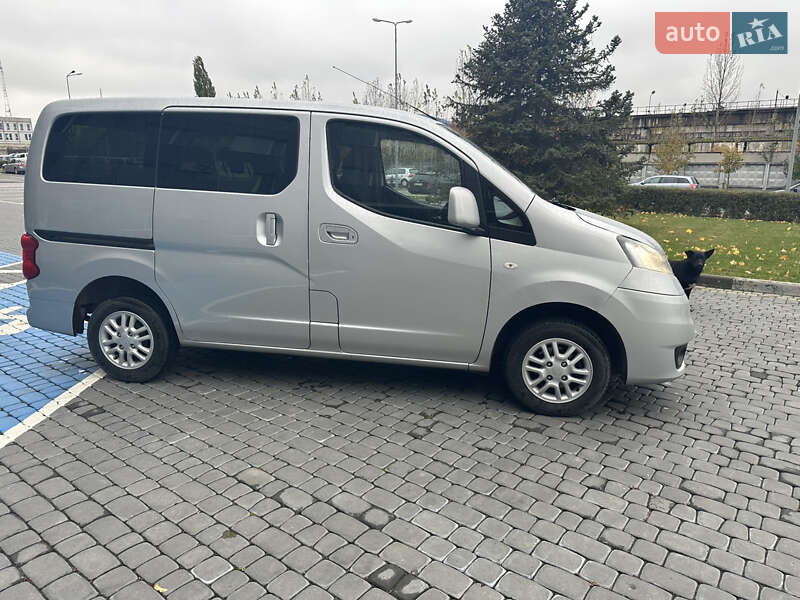 Мінівен Nissan NV200 2011 в Луцьку