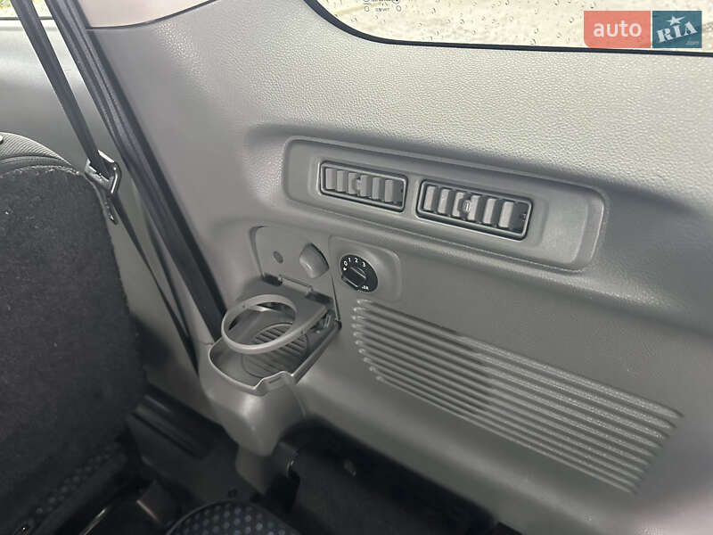 Мінівен Nissan NV200 2011 в Луцьку