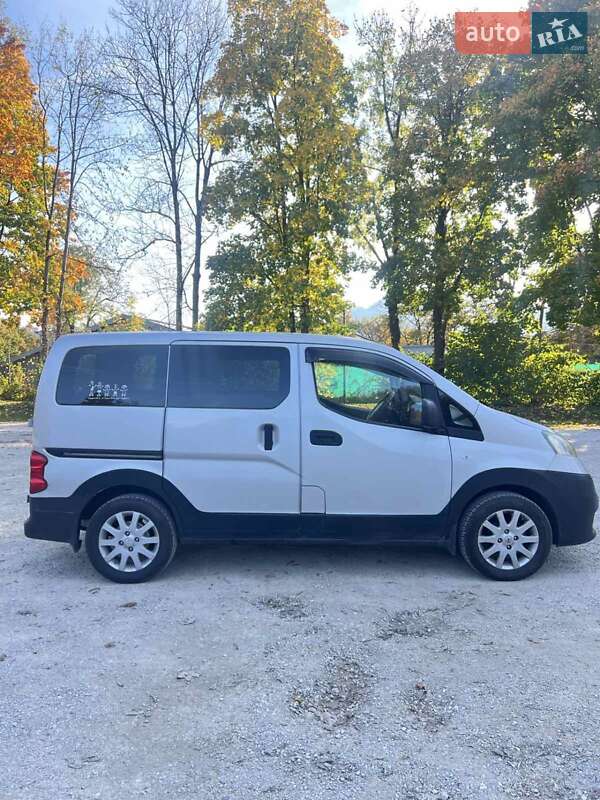 Nissan NV200 2013