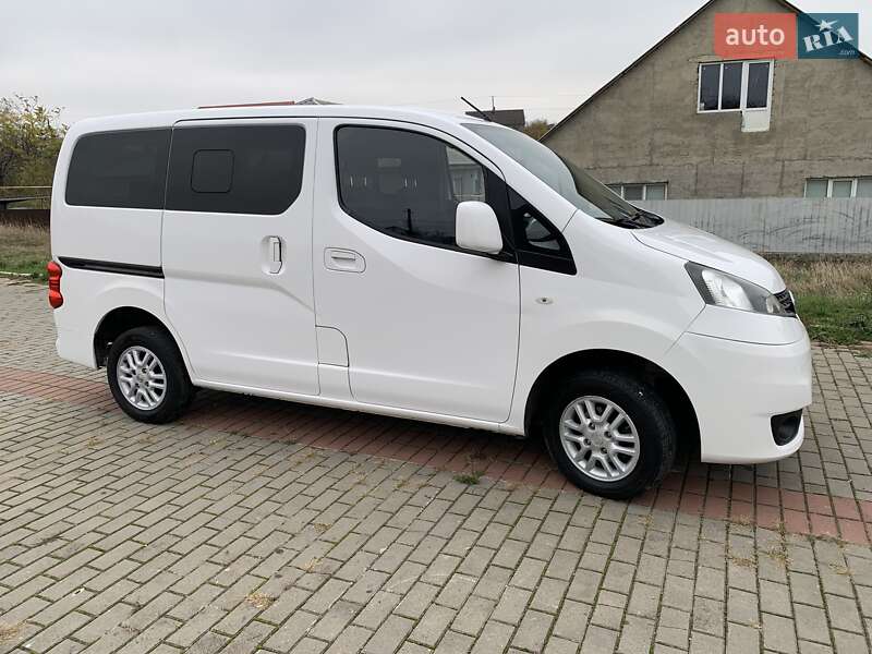 Мінівен Nissan NV200 2015 в Одесі