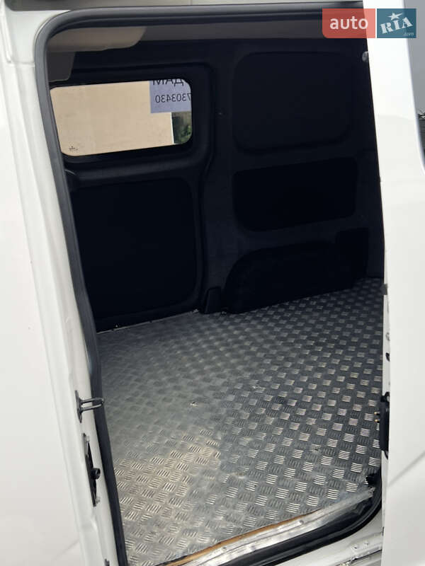 Вантажний фургон Nissan NV200 2017 в Дніпрі