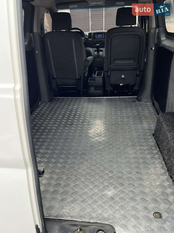 Вантажний фургон Nissan NV200 2017 в Дніпрі