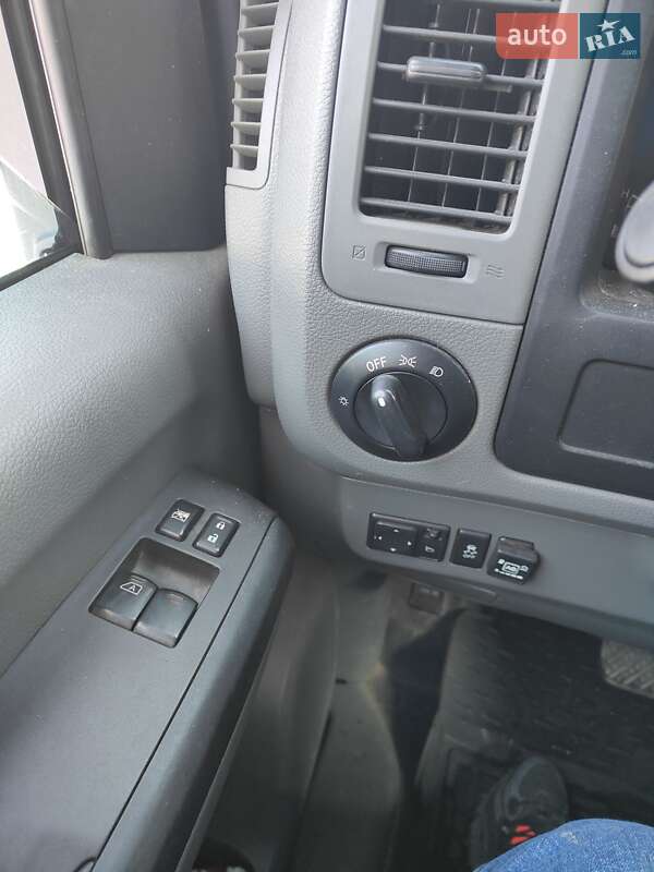 Грузовой фургон Nissan NV2500 2017 в Львове