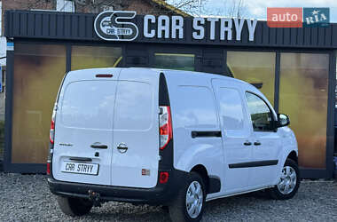 Вантажний фургон Nissan NV250 2020 в Стрию