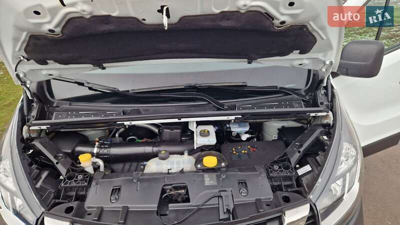 Вантажний фургон Nissan NV300 2019 в Харкові