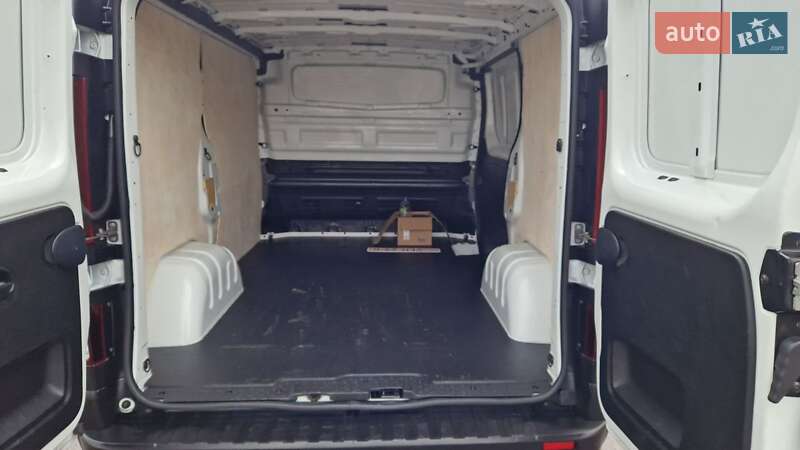 Вантажний фургон Nissan NV300 2019 в Харкові