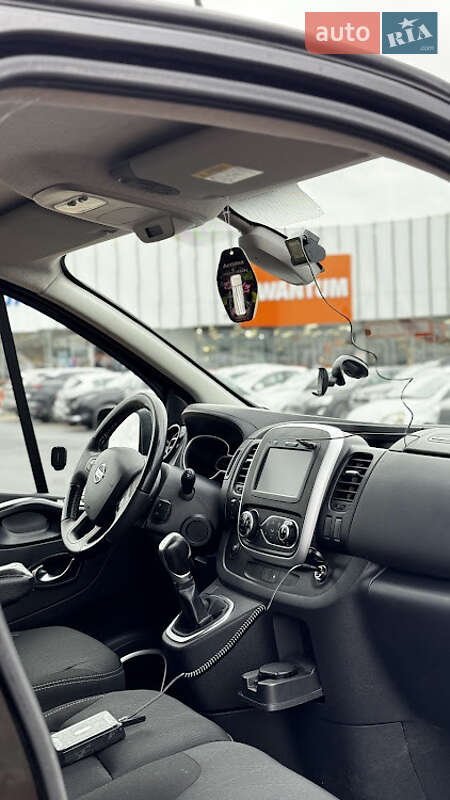 Мінівен Nissan NV300 2020 в Чернівцях