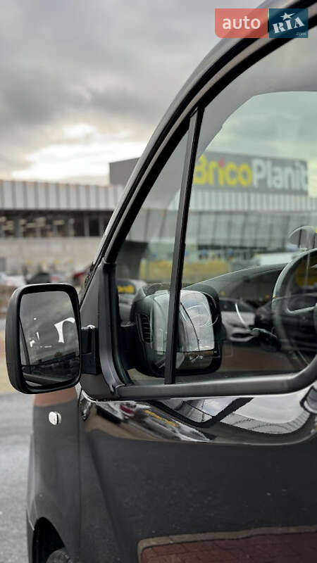 Мінівен Nissan NV300 2020 в Чернівцях