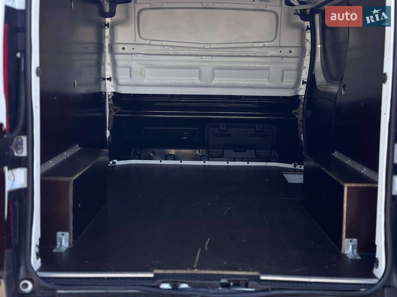 Вантажний фургон Nissan NV300 2019 в Умані фото 12 Вантажний фургон Nissan NV300 2019 в Умані