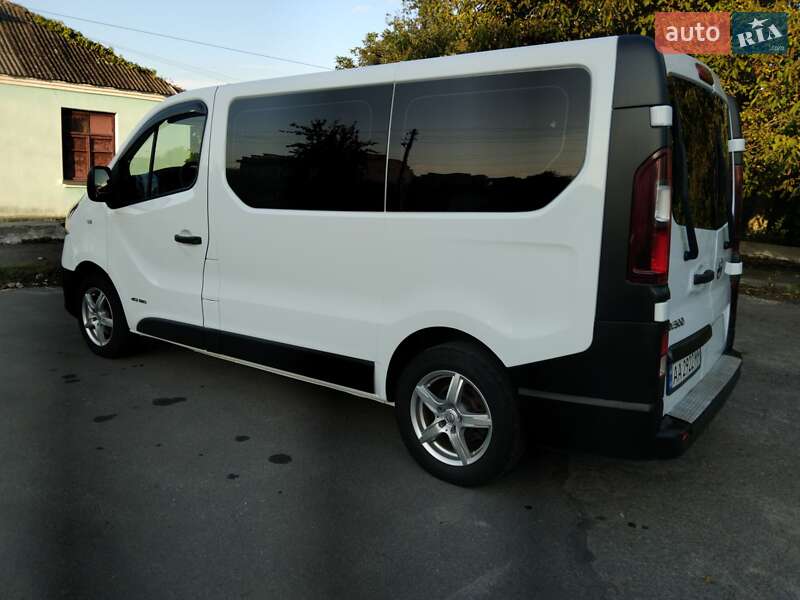 Мінівен Nissan NV300 2017 в Володимирі