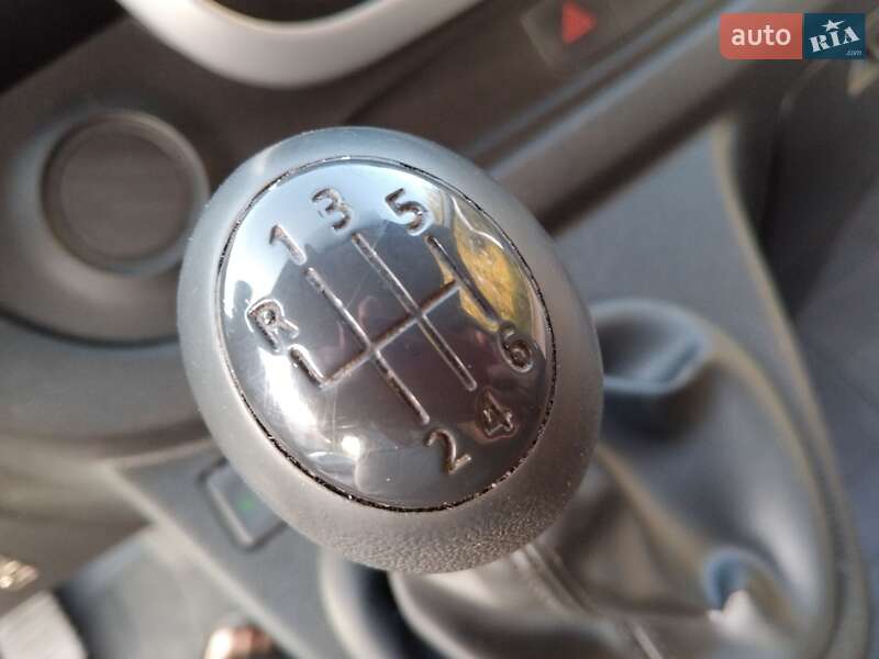 Мінівен Nissan NV300 2017 в Володимирі