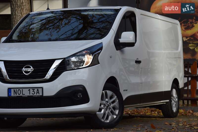 Вантажний фургон Nissan NV300 2021 в Львові