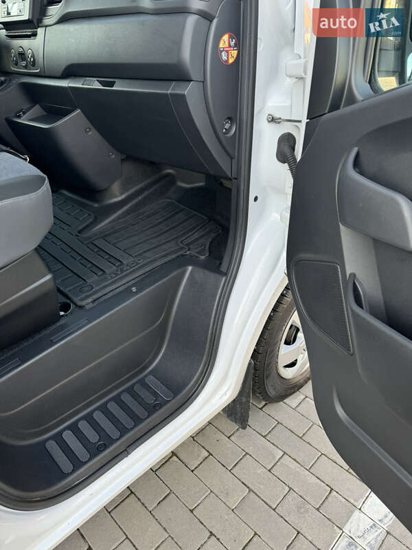 Вантажний фургон Nissan NV400 2020 в Луцьку