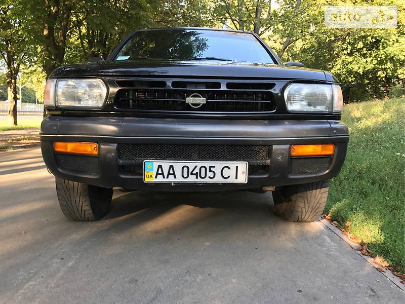 Внедорожник / Кроссовер Nissan Pathfinder 1997 в Киеве